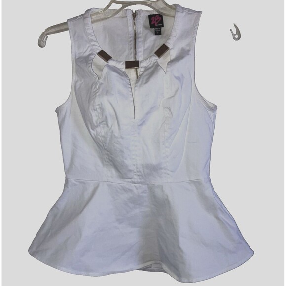 BEBE S White 97% Cotton Stretch Peplum Gold Keyhole Zip Cut-Out Sleeveless Top - Picture 1 of 6